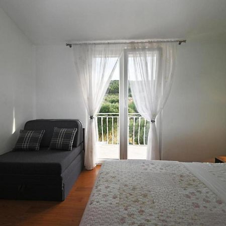 Apartments Mihovilovic - 50 M From Beach Slatine Exterior photo