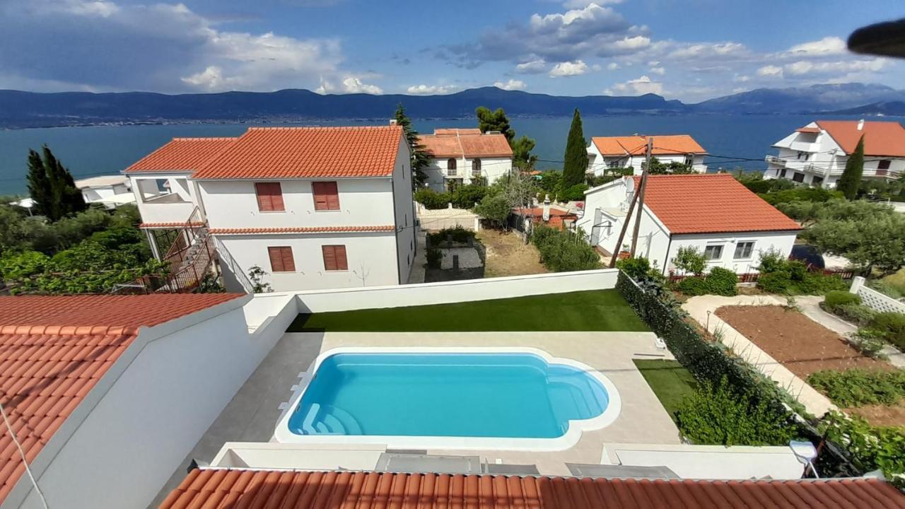 Apartments Mihovilovic - 50 M From Beach Slatine Exterior photo