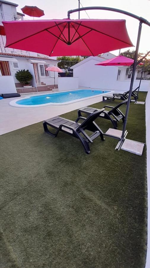 Apartments Mihovilovic - 50 M From Beach Slatine Exterior photo
