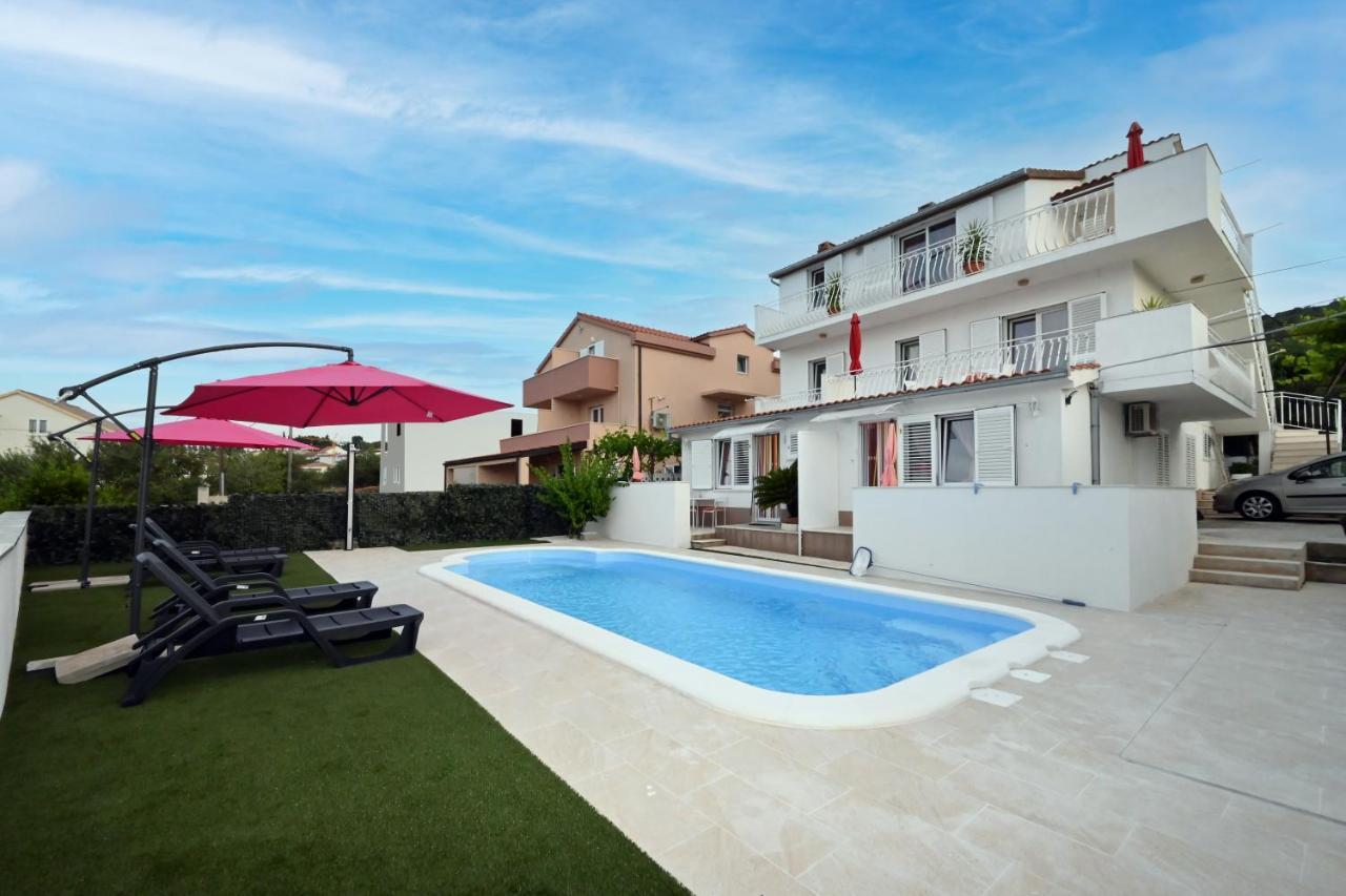 Apartments Mihovilovic - 50 M From Beach Slatine Exterior photo