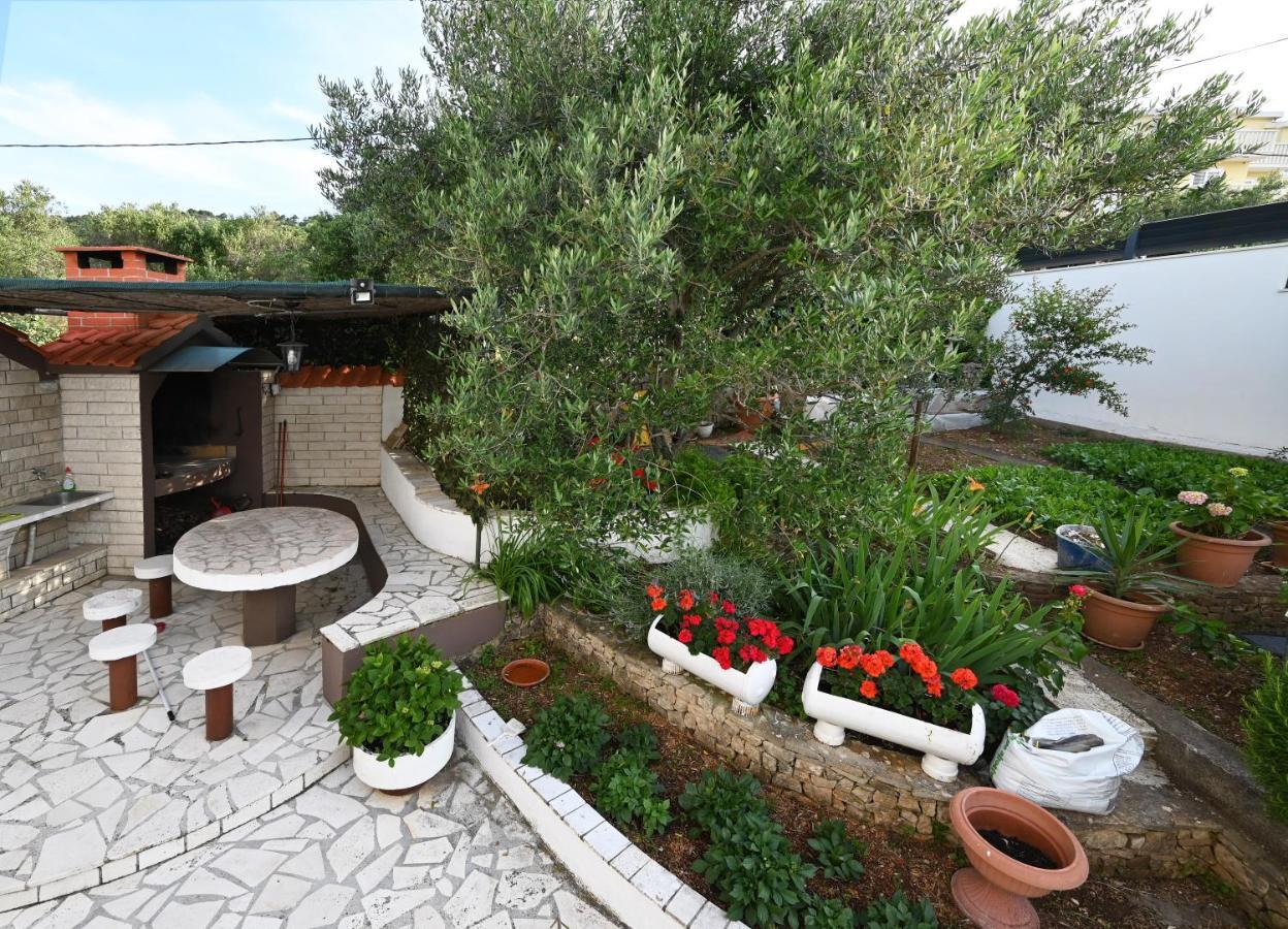 Apartments Mihovilovic - 50 M From Beach Slatine Exterior photo