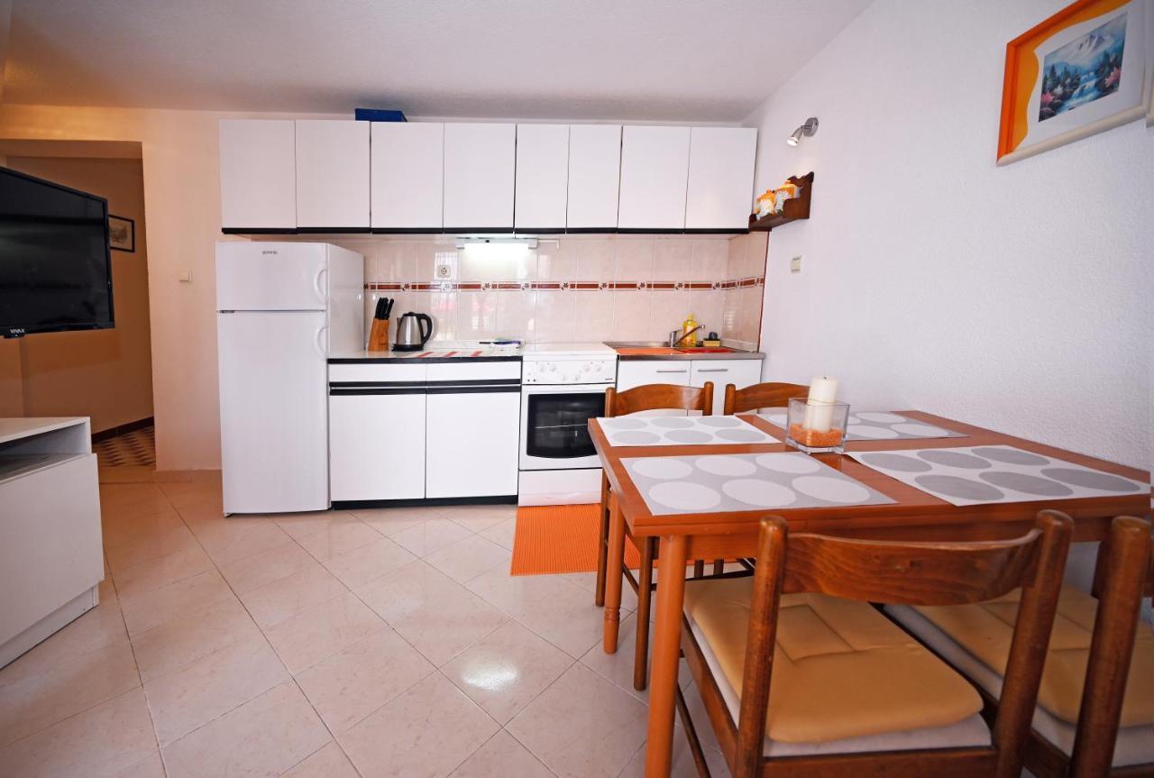 Apartments Mihovilovic - 50 M From Beach Slatine Room photo
