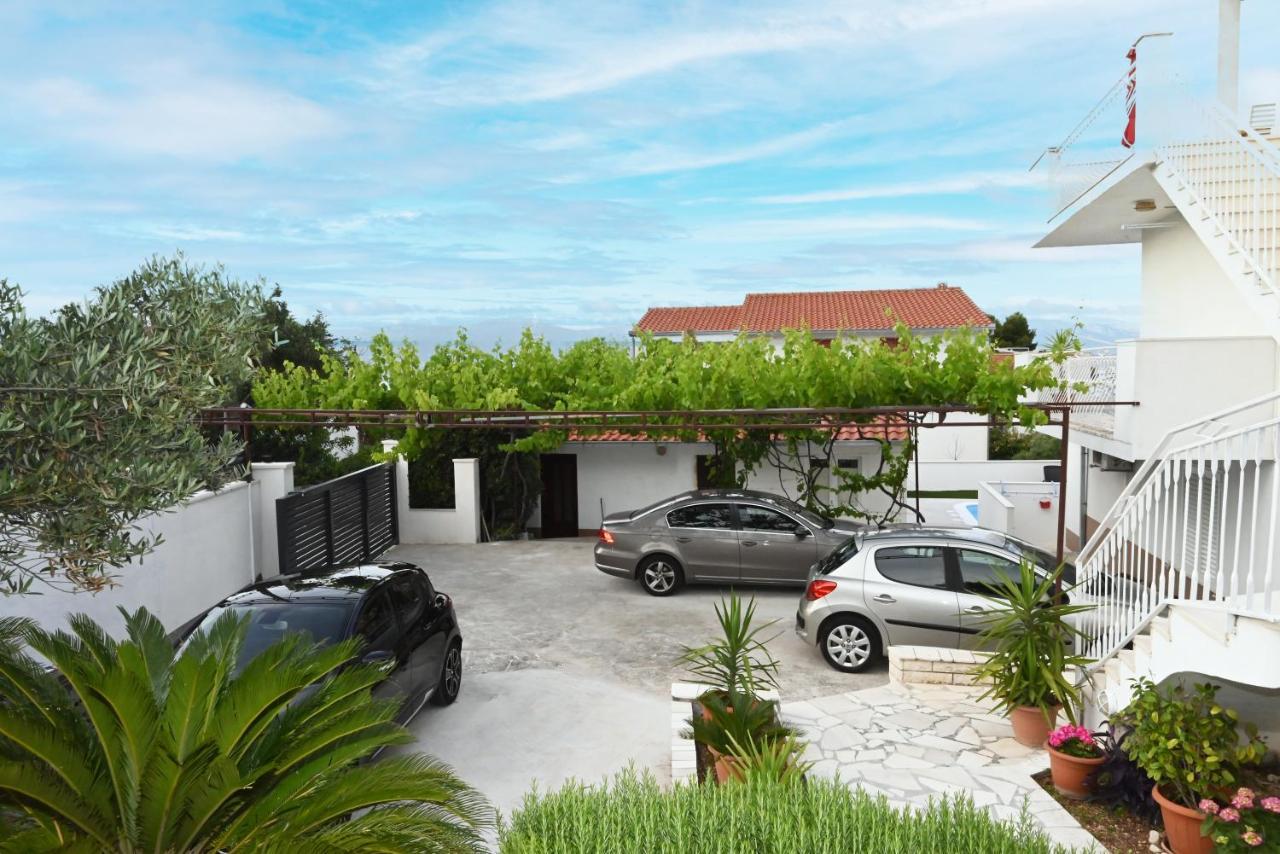 Apartments Mihovilovic - 50 M From Beach Slatine Exterior photo