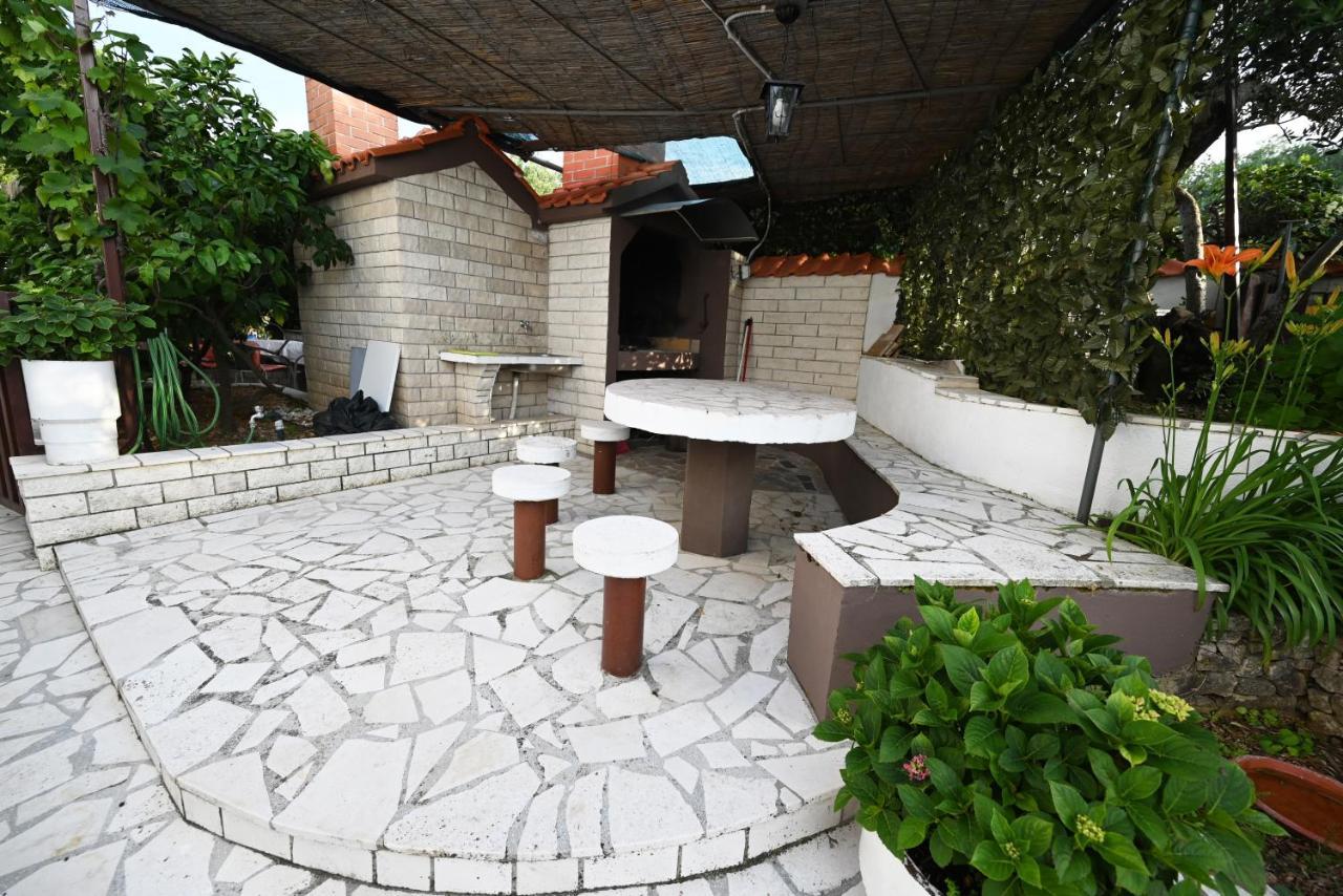 Apartments Mihovilovic - 50 M From Beach Slatine Exterior photo