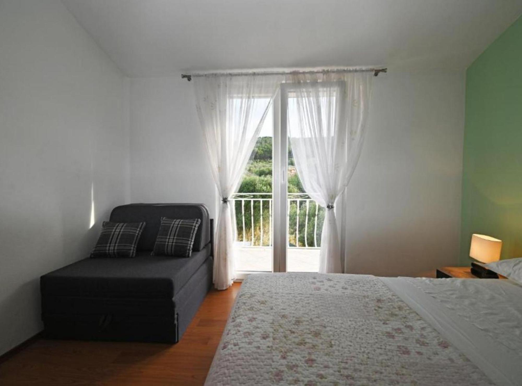 Apartments Mihovilovic - 50 M From Beach Slatine Exterior photo