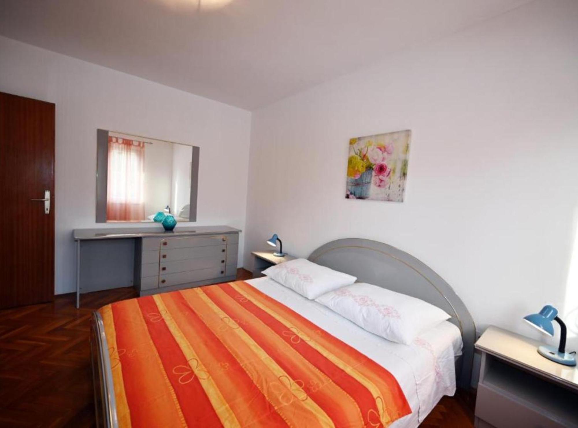 Apartments Mihovilovic - 50 M From Beach Slatine Exterior photo