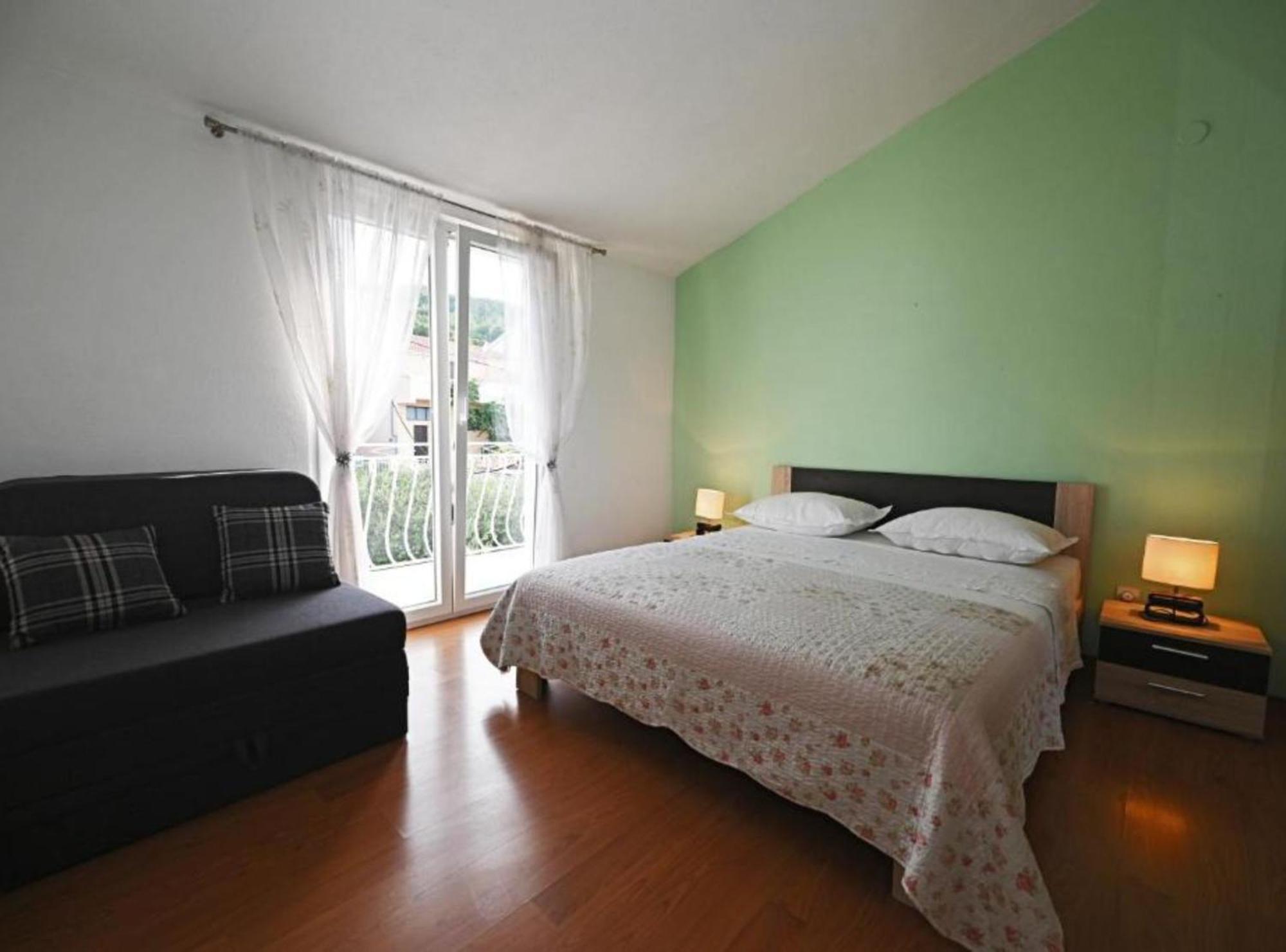 Apartments Mihovilovic - 50 M From Beach Slatine Exterior photo