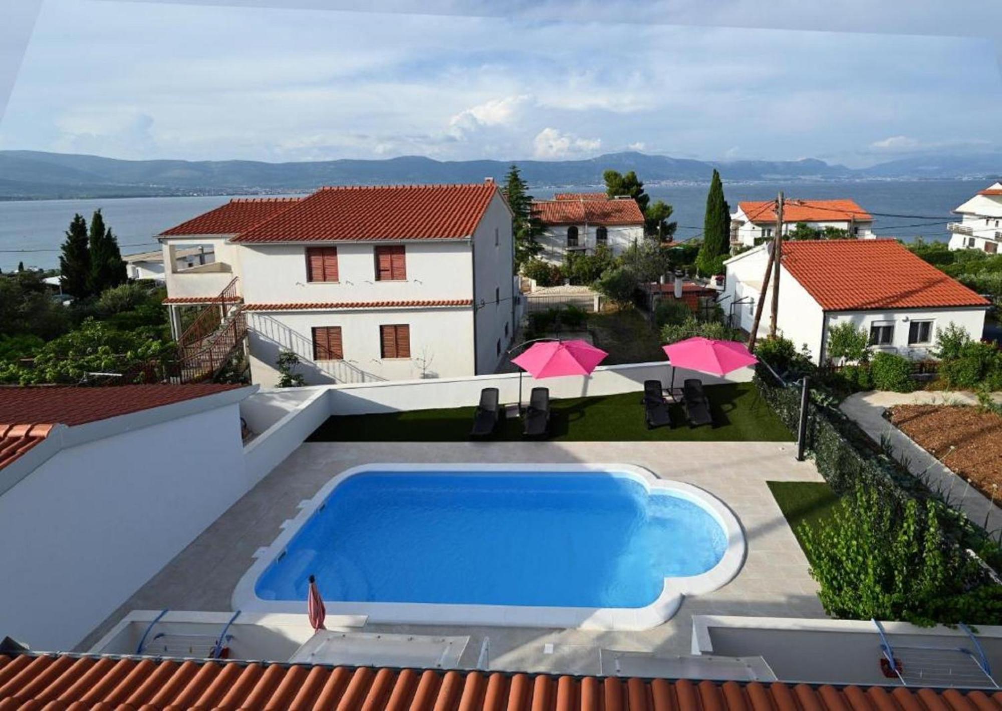 Apartments Mihovilovic - 50 M From Beach Slatine Exterior photo