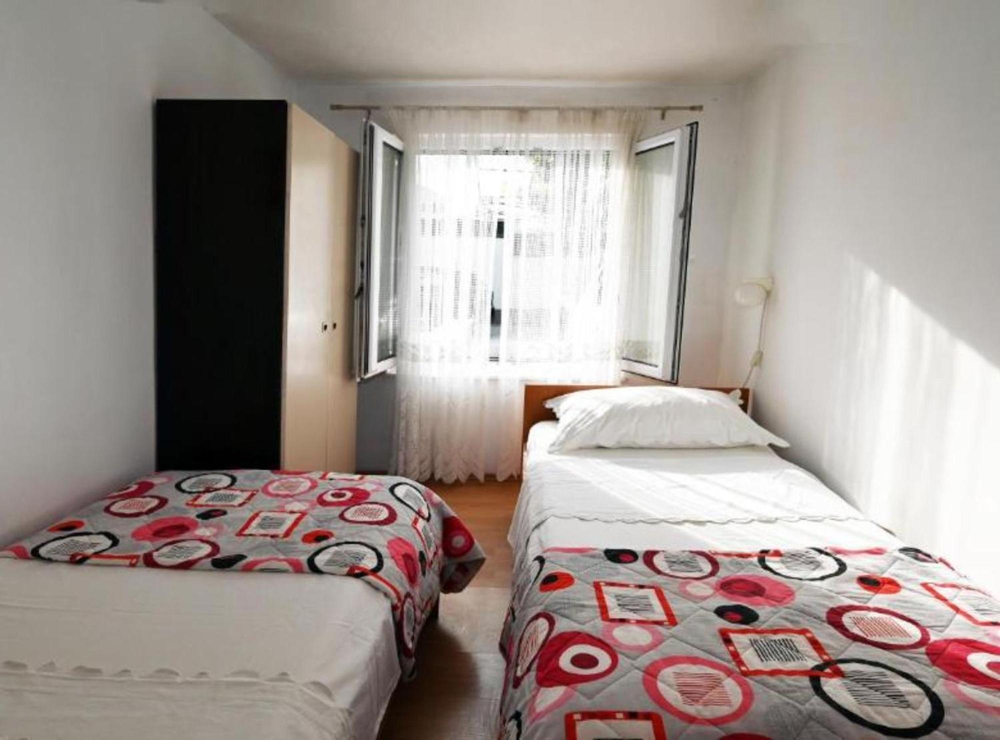 Apartments Mihovilovic - 50 M From Beach Slatine Exterior photo