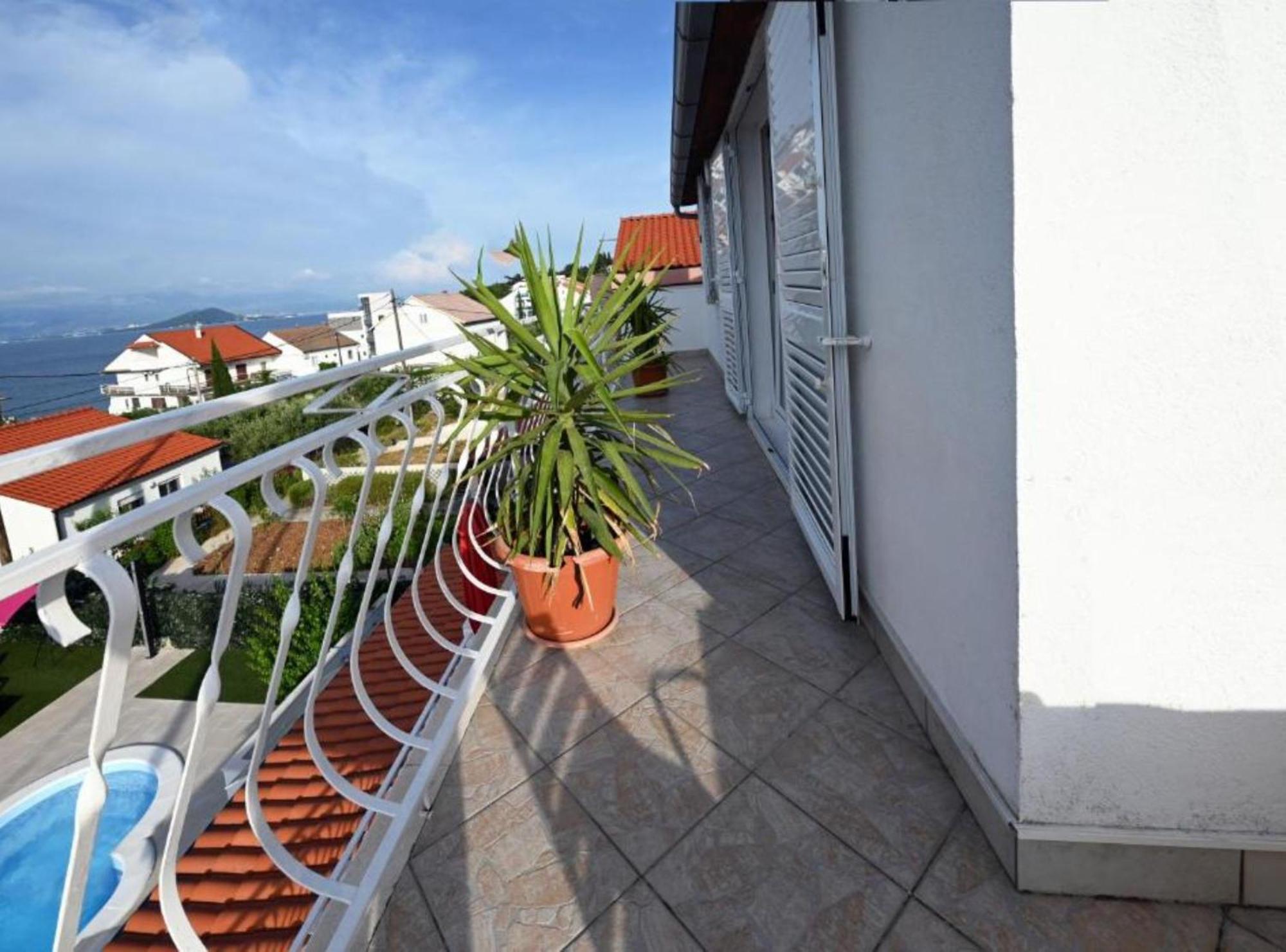 Apartments Mihovilovic - 50 M From Beach Slatine Exterior photo