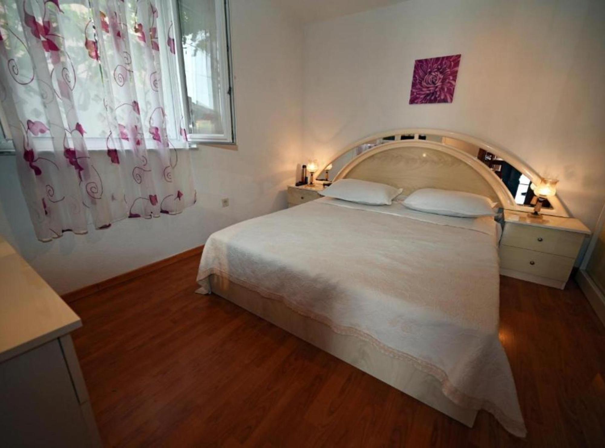 Apartments Mihovilovic - 50 M From Beach Slatine Exterior photo