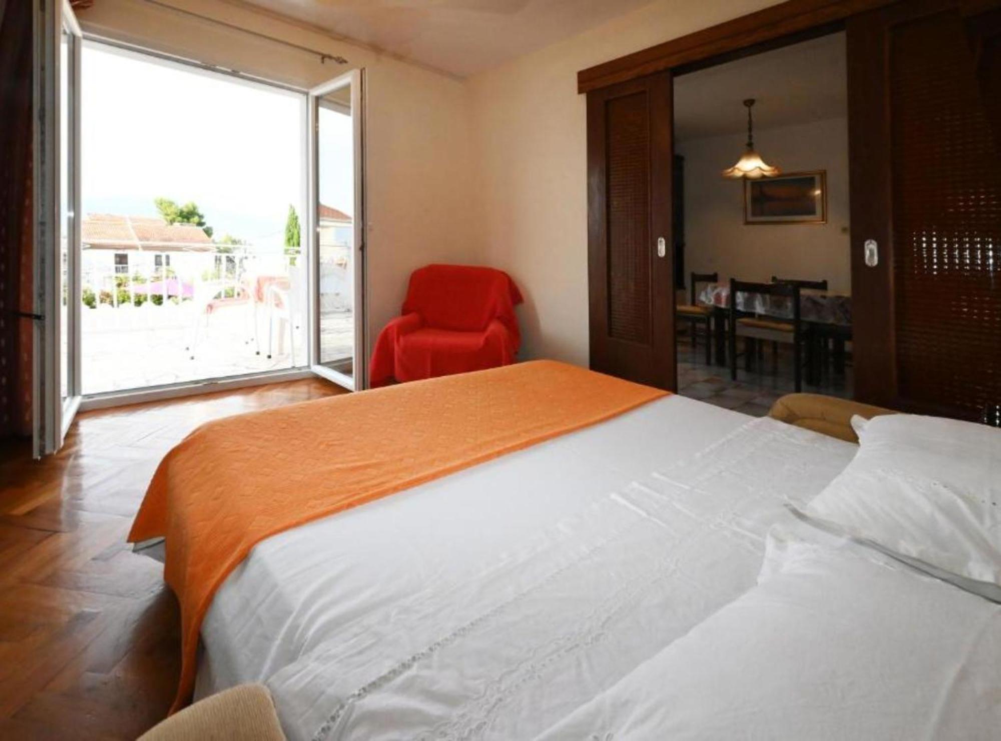 Apartments Mihovilovic - 50 M From Beach Slatine Exterior photo