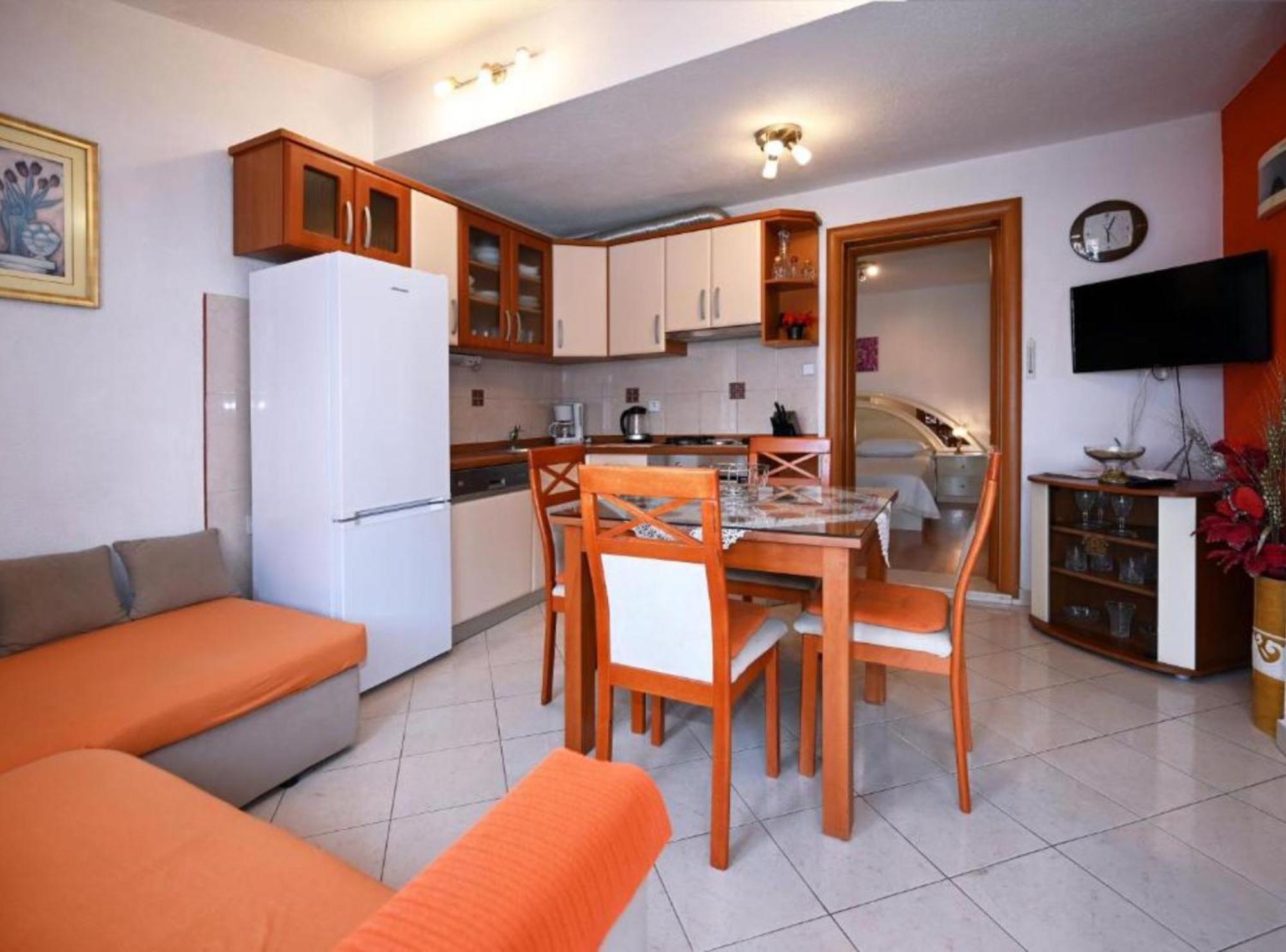 Apartments Mihovilovic - 50 M From Beach Slatine Room photo